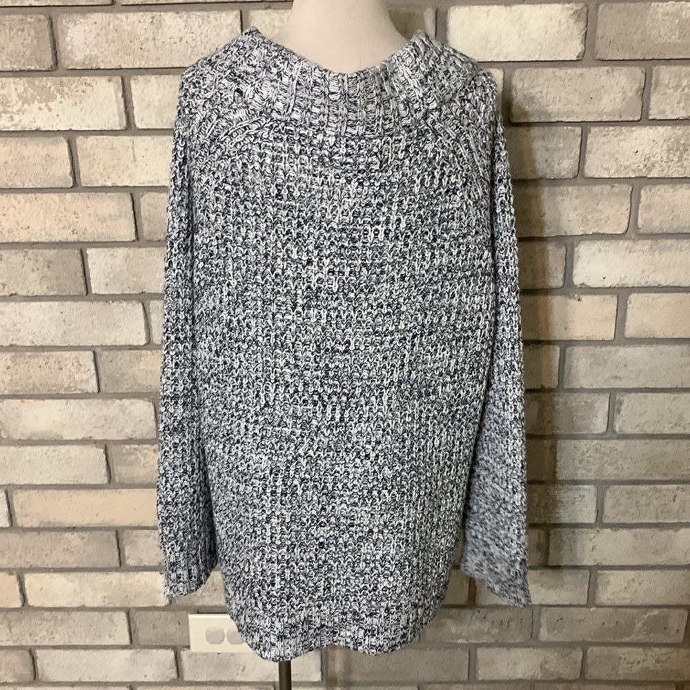 3for$20 sweater m/L - Picture 2 of 3